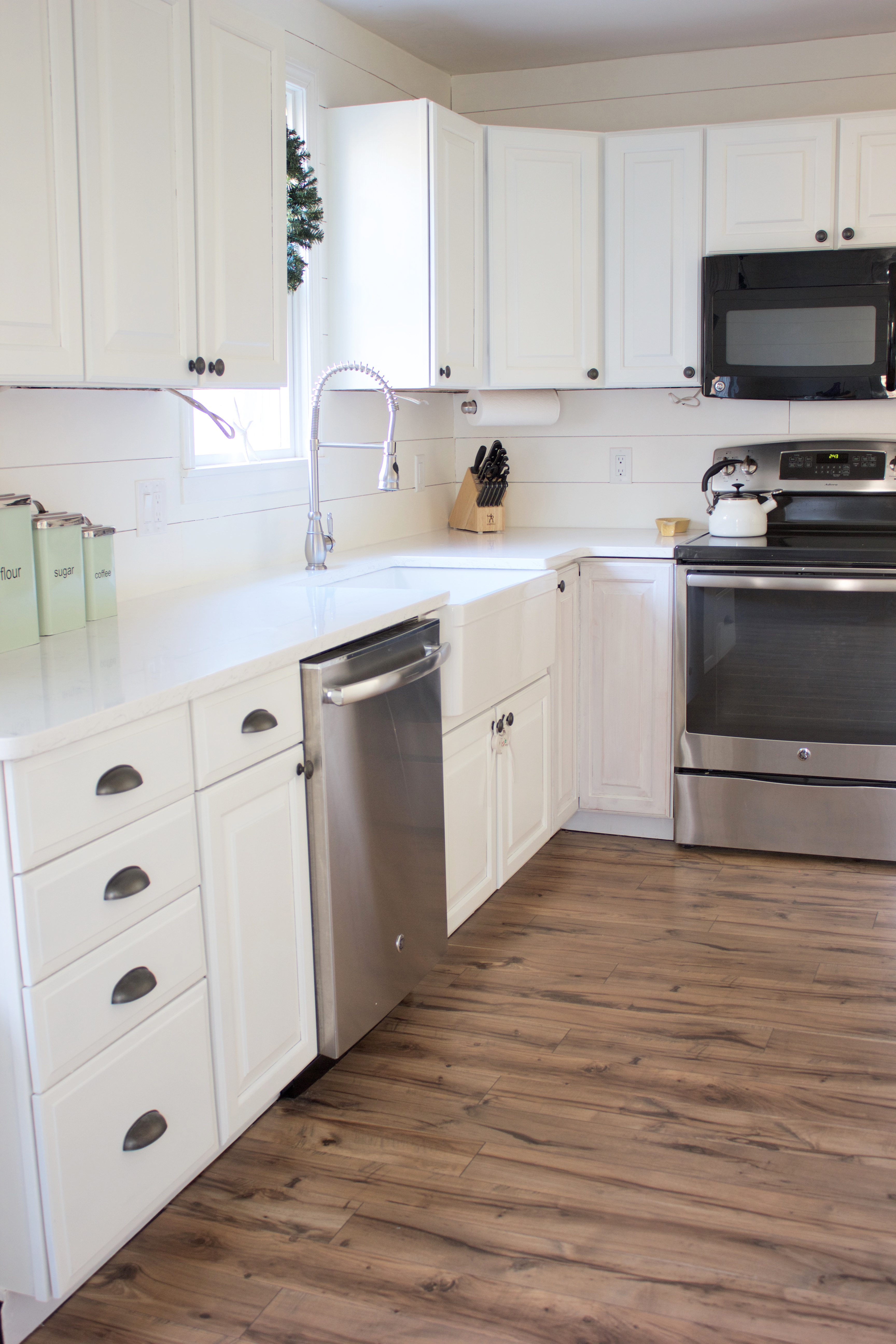 Kitchen Progress: Pergo Flooring Before and After - Lauren ... (3456 x 5184 Pixel)